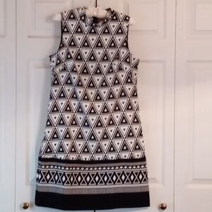 NWOT AGB Black And White Geometric Mockneck Shift Dress, Size 8